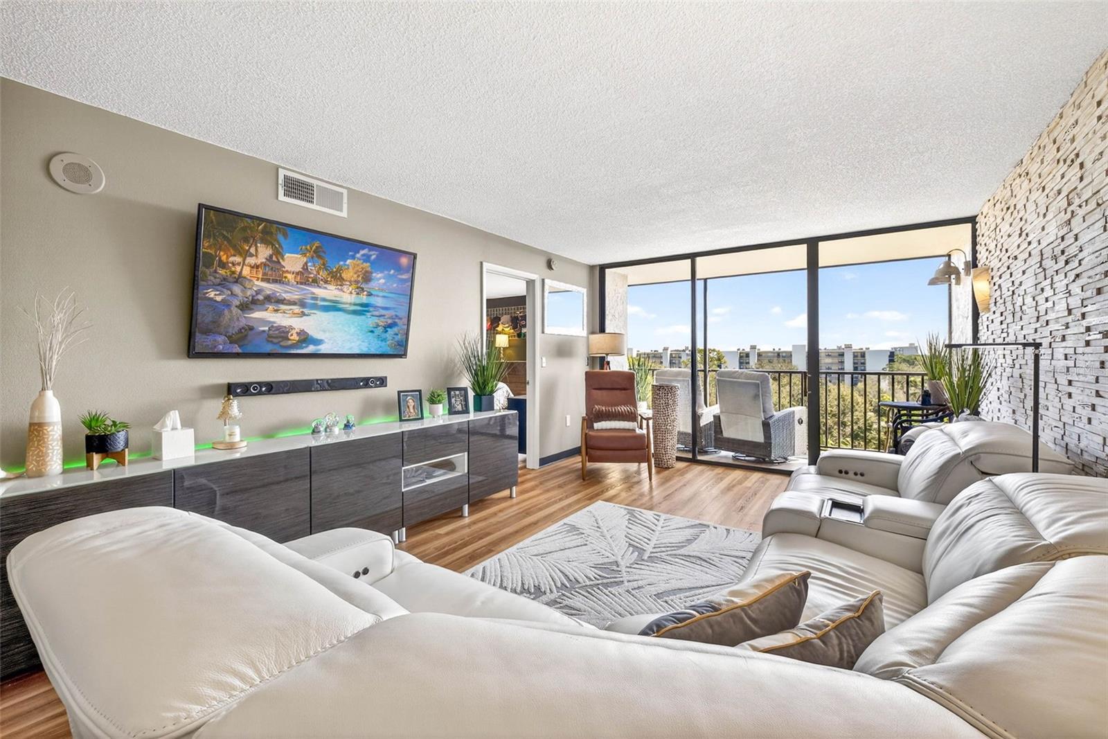 COVE CAY VILLAGE III - Residential