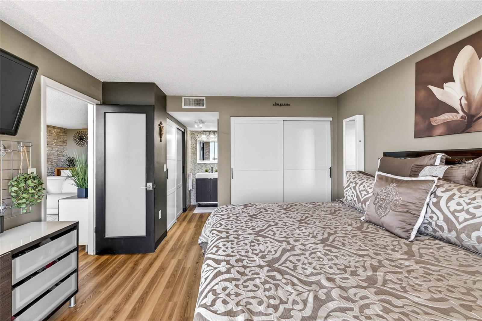 COVE CAY VILLAGE III - Residential