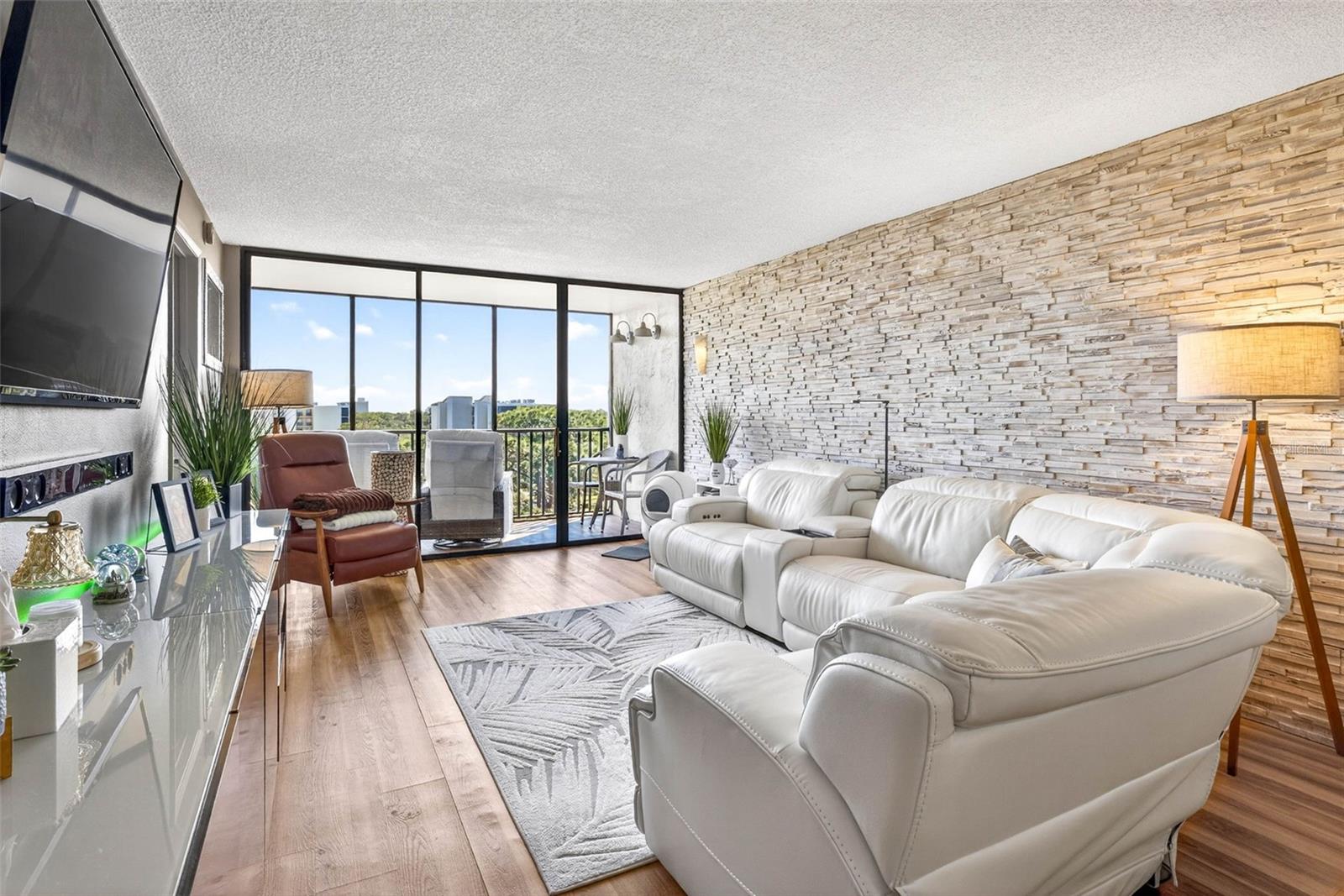 COVE CAY VILLAGE III - Residential