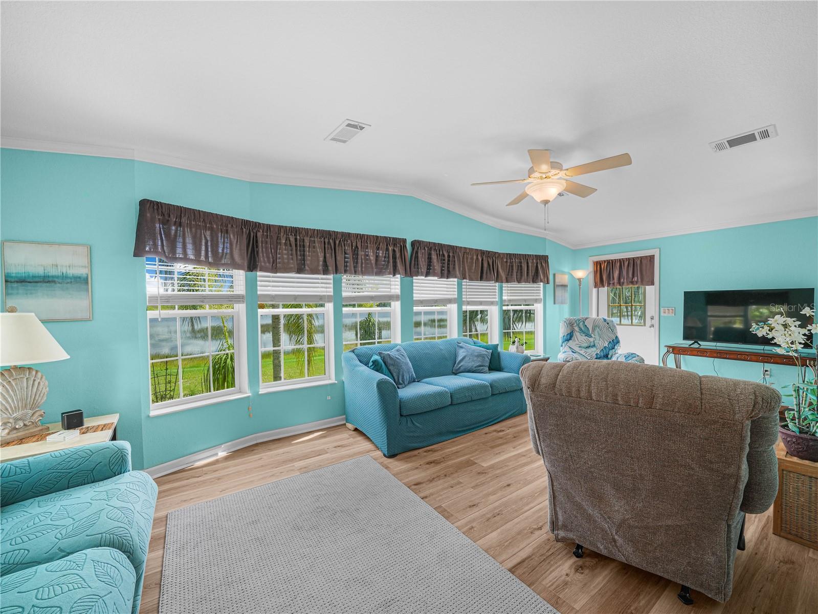SADDLEBAG LAKE - Residential
