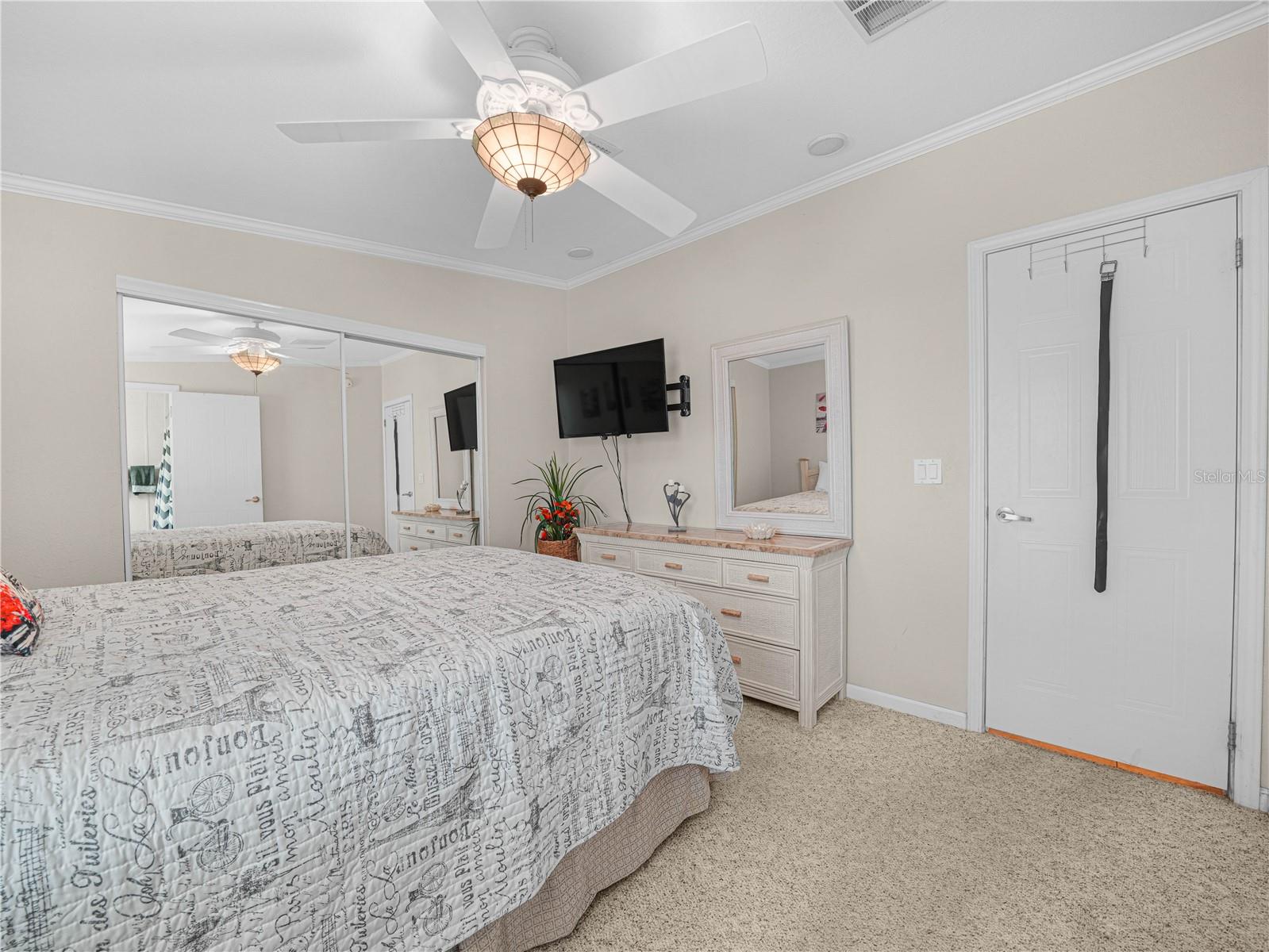 SADDLEBAG LAKE - Residential