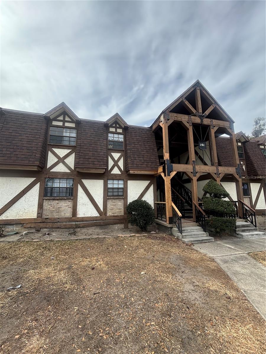 LEESBURG CHESTERBROOK CONDO - Residential