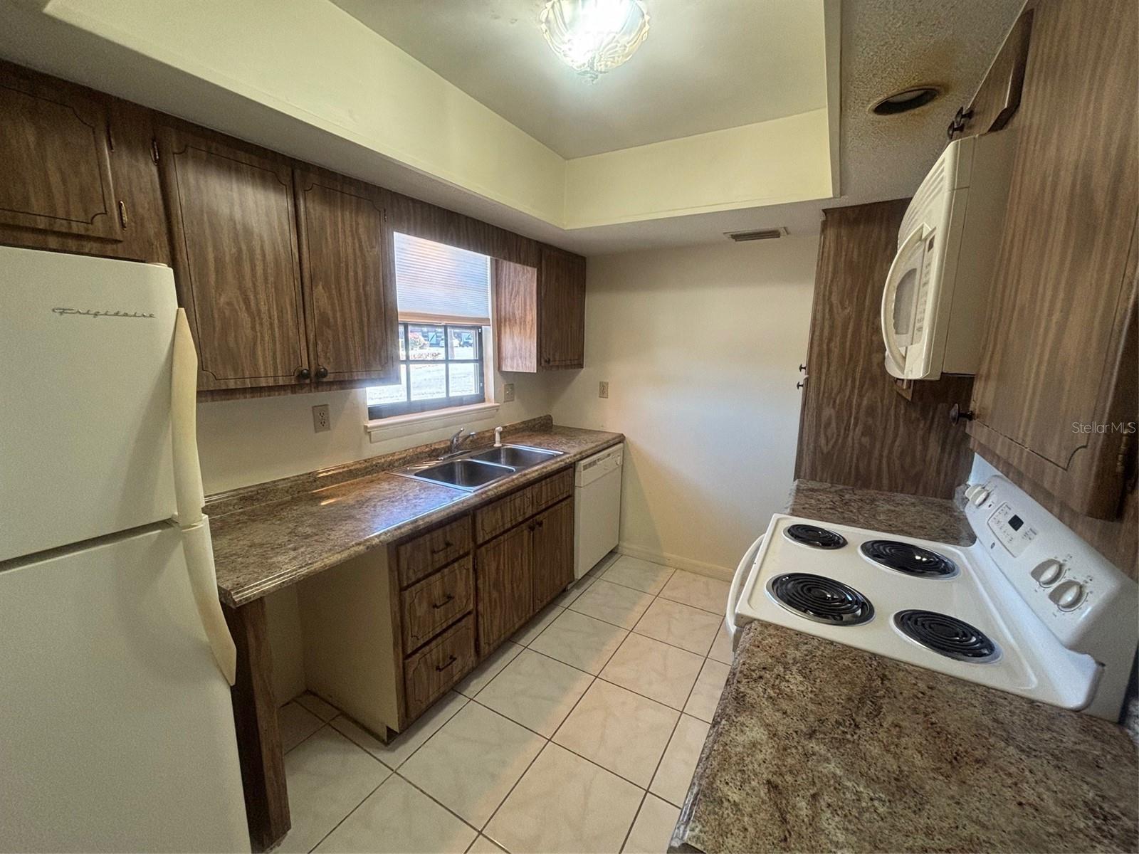 LEESBURG CHESTERBROOK CONDO - Residential