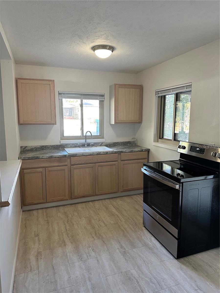 HOWRYS ADD DELAND - Residential Lease