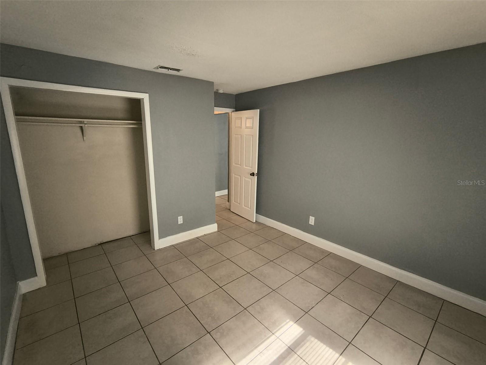 DAYTONA GARDENS 02 - Residential Lease