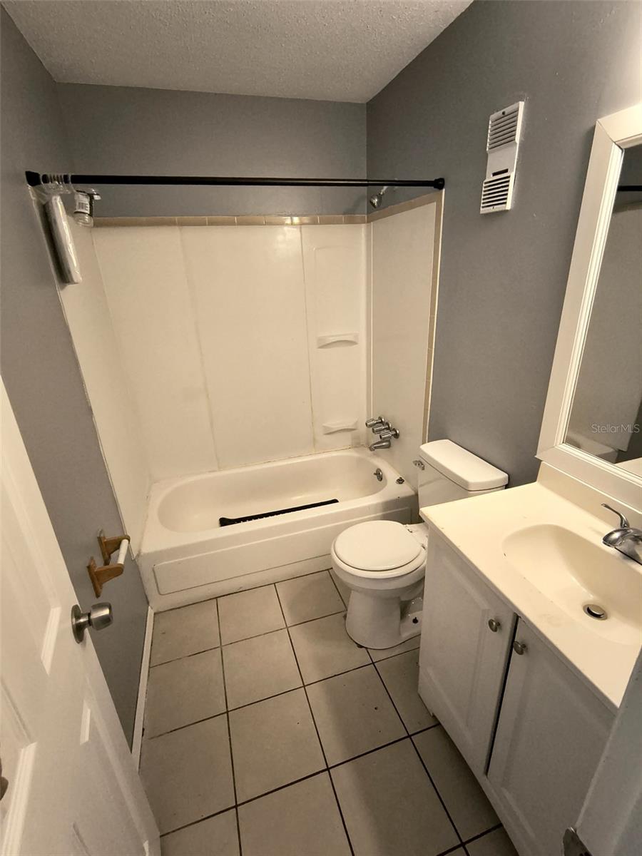 DAYTONA GARDENS 02 - Residential Lease