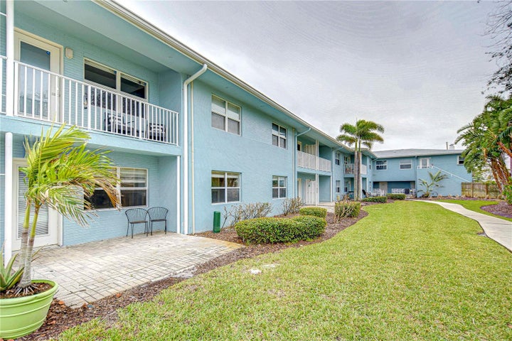 Photo 1 of 25 — 300 VENETIAN DRIVE 2, CLEARWATER, FL 33755