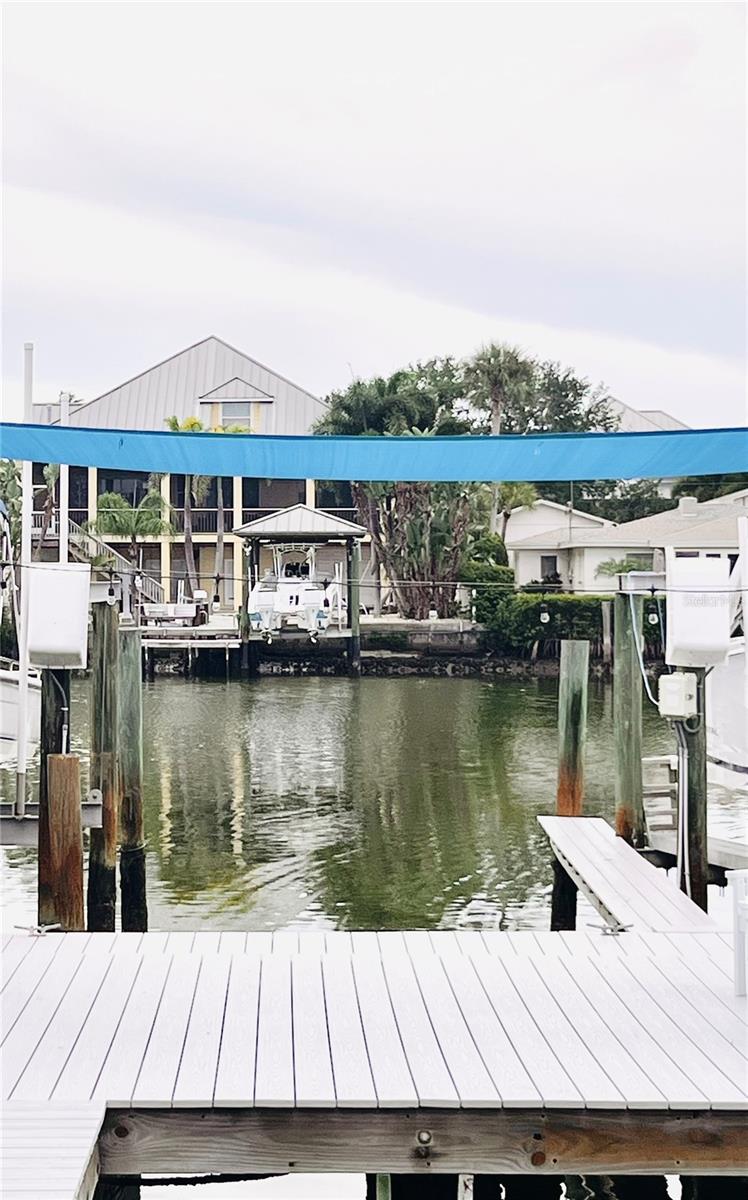 300 VENETIAN DRIVE 2