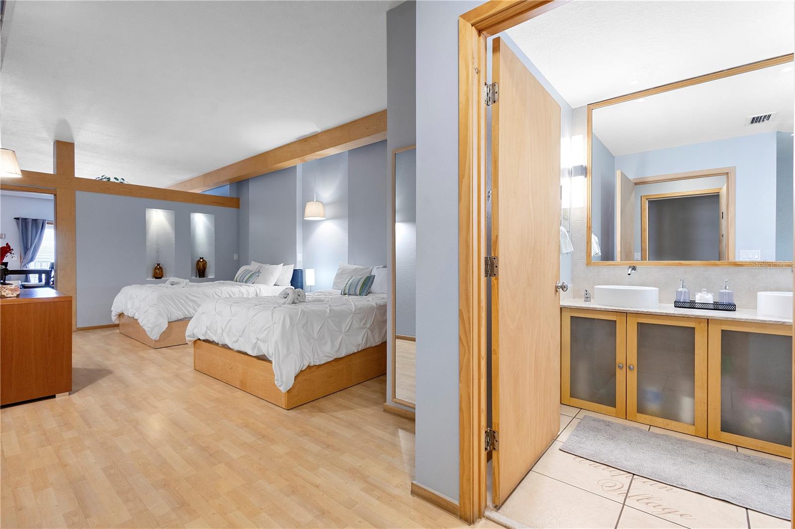 RESIDENCES/EUROPEAN VILLAGE - Residential