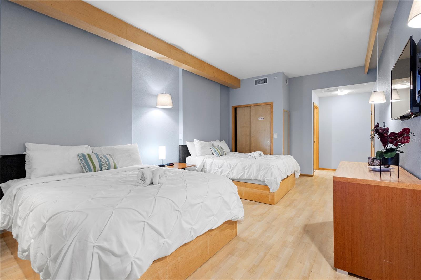 RESIDENCES/EUROPEAN VILLAGE - Residential