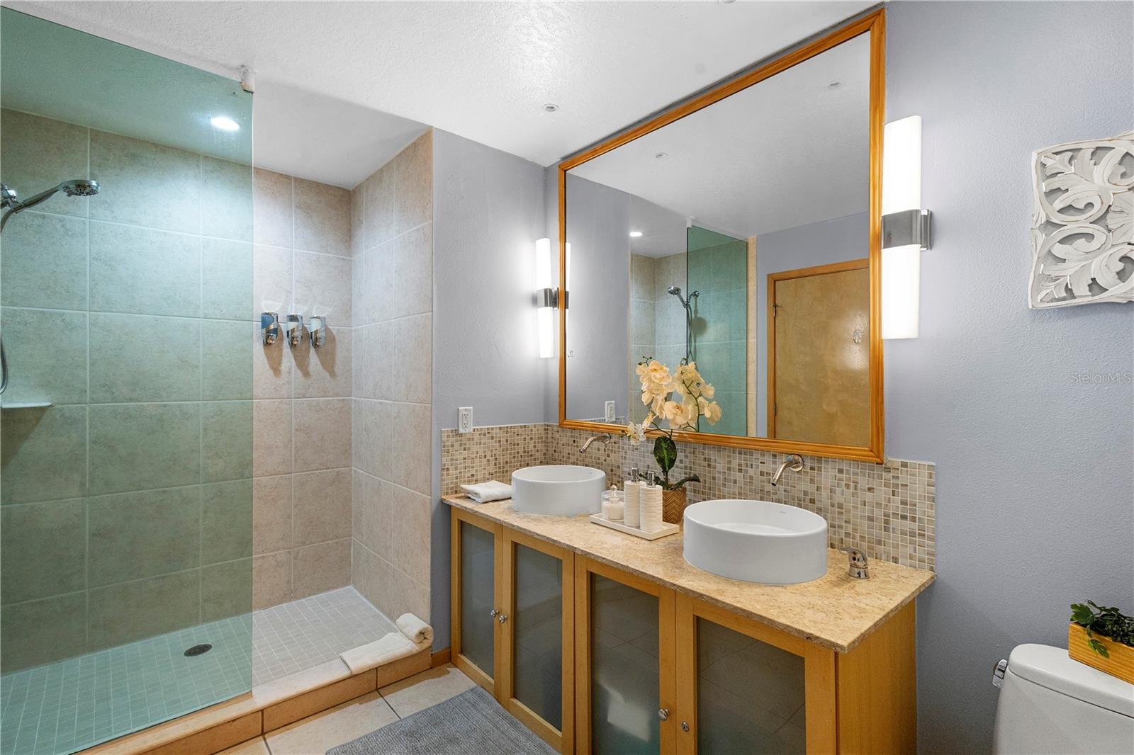 RESIDENCES/EUROPEAN VILLAGE - Residential