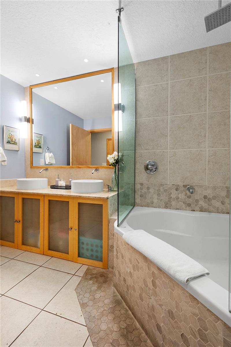 RESIDENCES/EUROPEAN VILLAGE - Residential