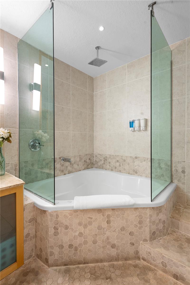 RESIDENCES/EUROPEAN VILLAGE - Residential