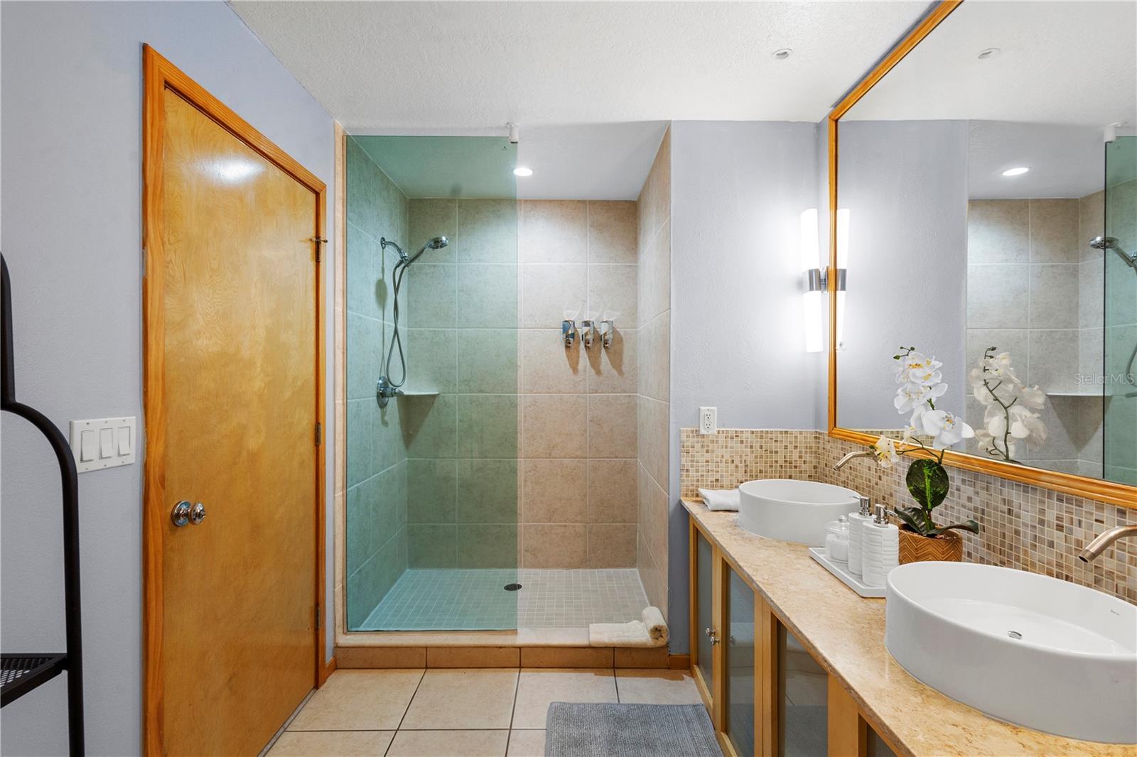 RESIDENCES/EUROPEAN VILLAGE - Residential