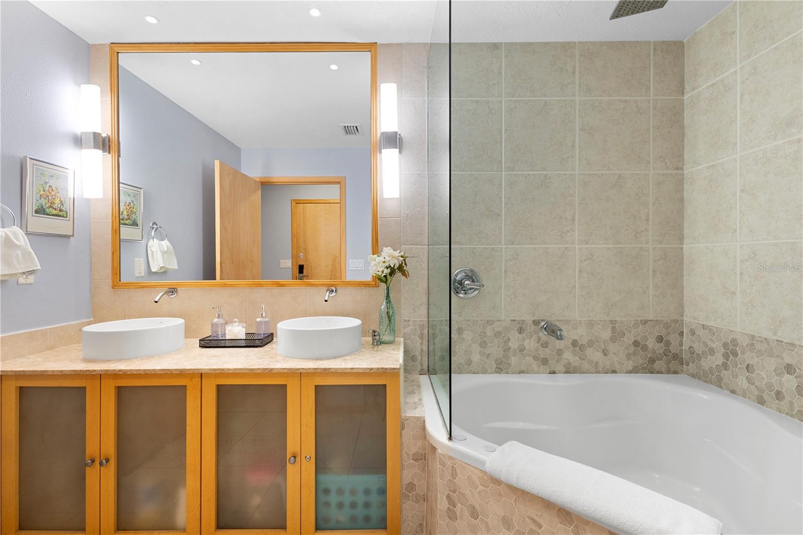 RESIDENCES/EUROPEAN VILLAGE - Residential