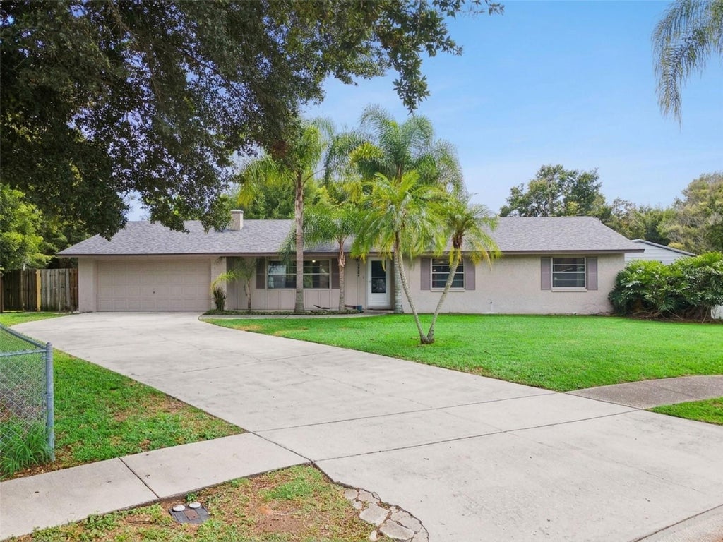 Photo of 2605 Ridgetop Way, Valrico, FL 33594 (MLS # O6442657)