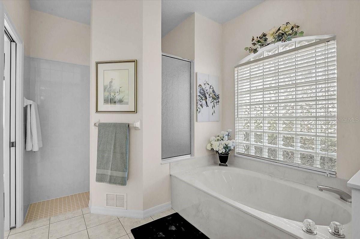 CALUSA LAKES - Residential