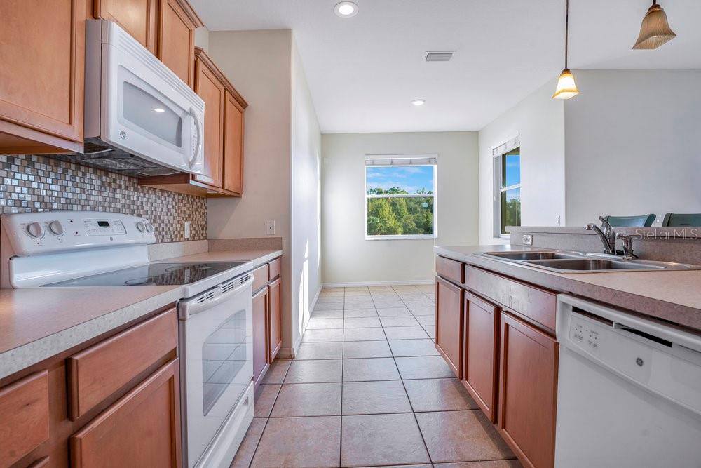 CREEKSIDE - Residential