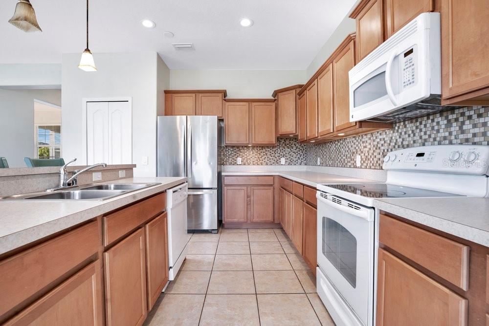 CREEKSIDE - Residential