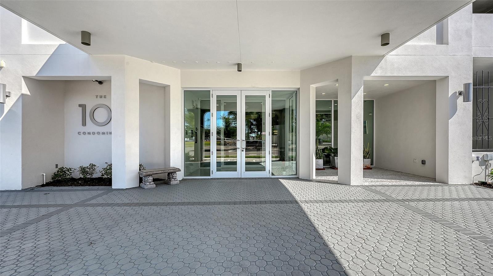 DOLPHIN TOWER - Residential