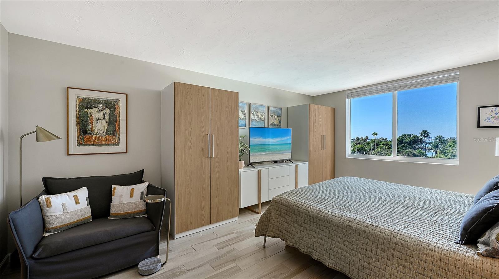 DOLPHIN TOWER - Residential