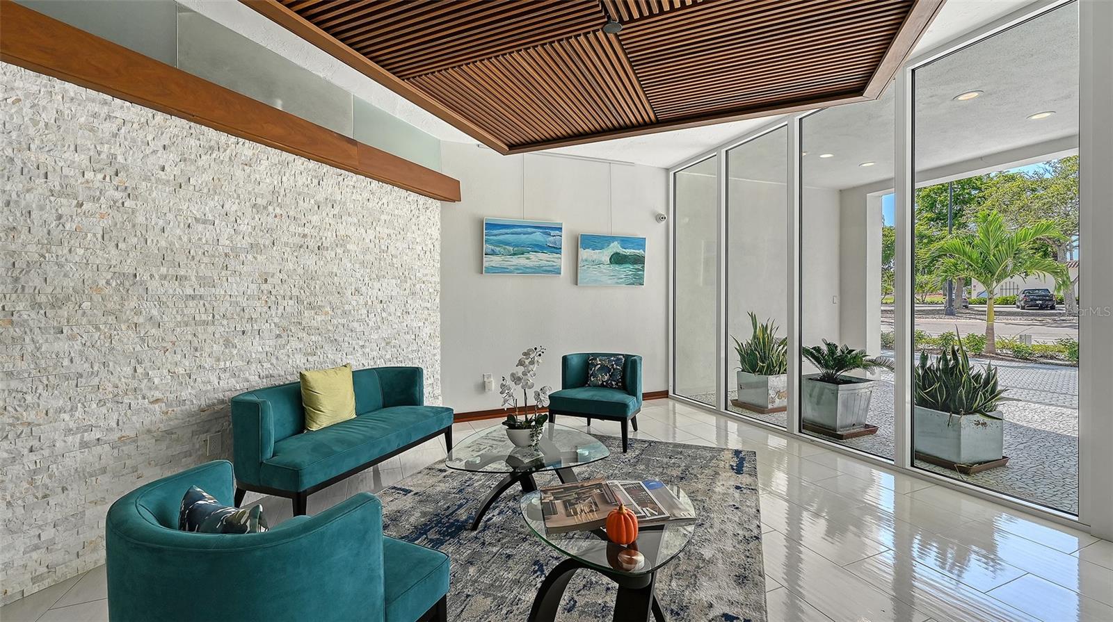 DOLPHIN TOWER - Residential