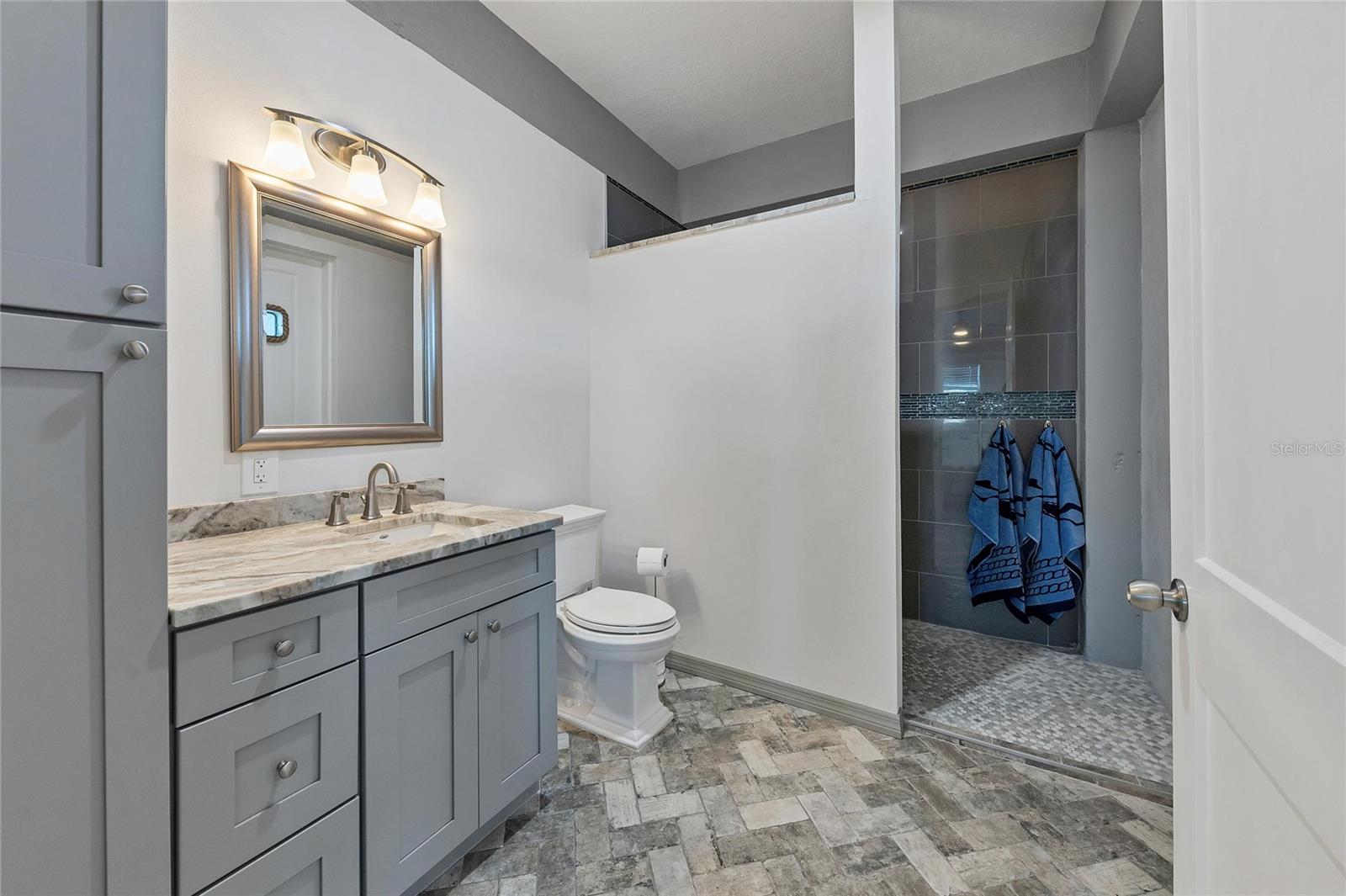 GROVE CITY SHORES - Residential