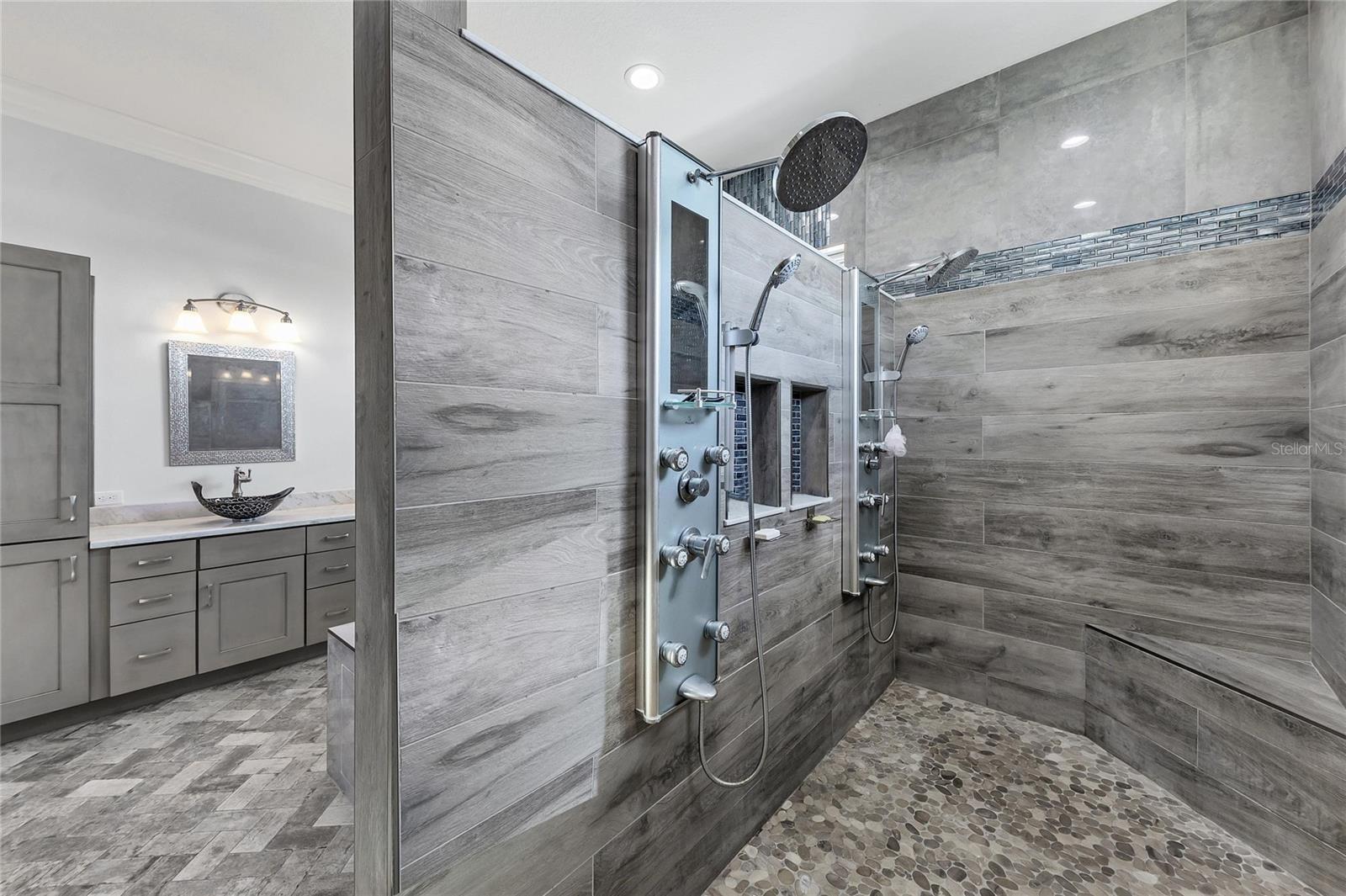 GROVE CITY SHORES - Residential