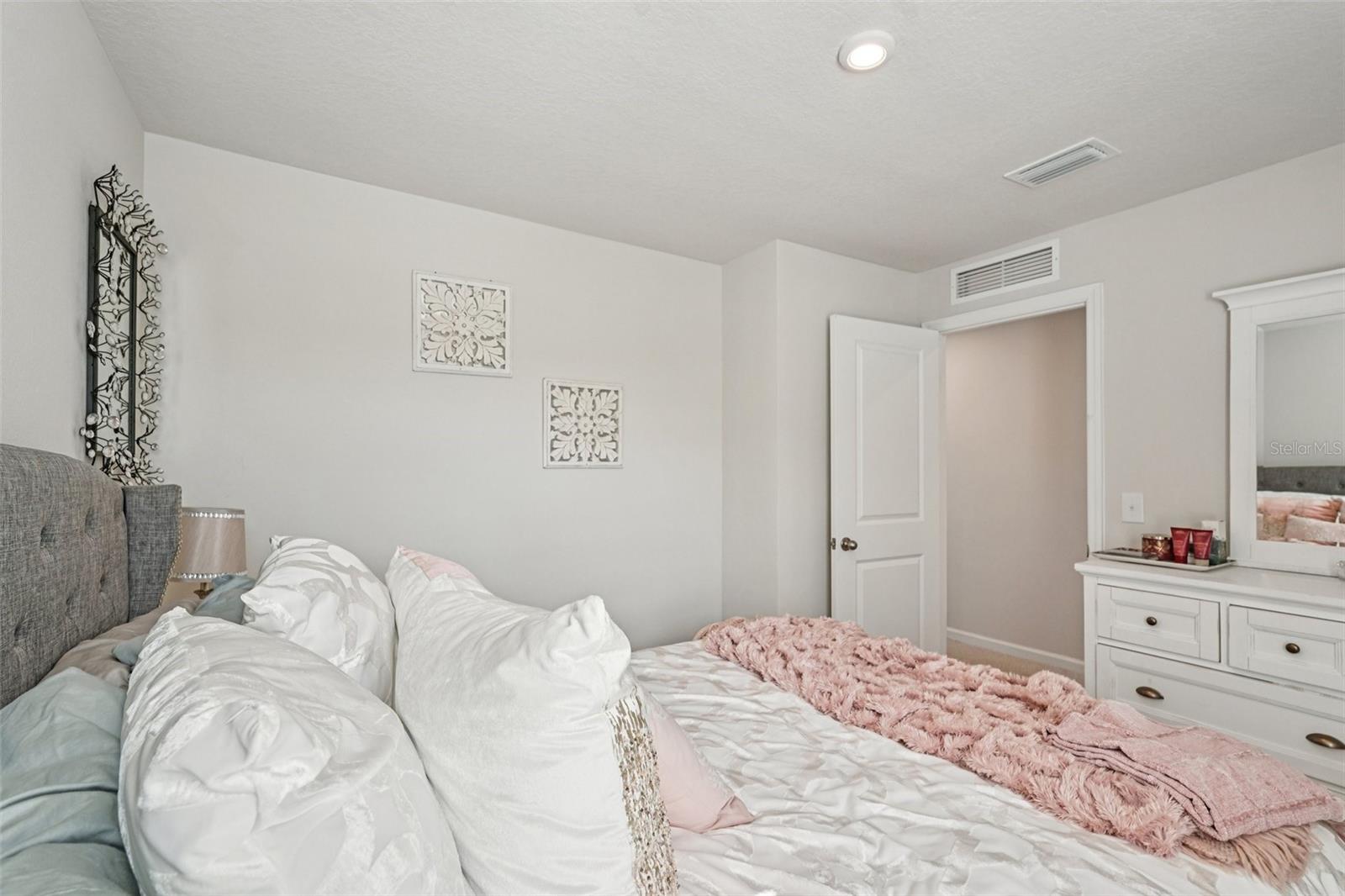 AVALON WOODS - Residential