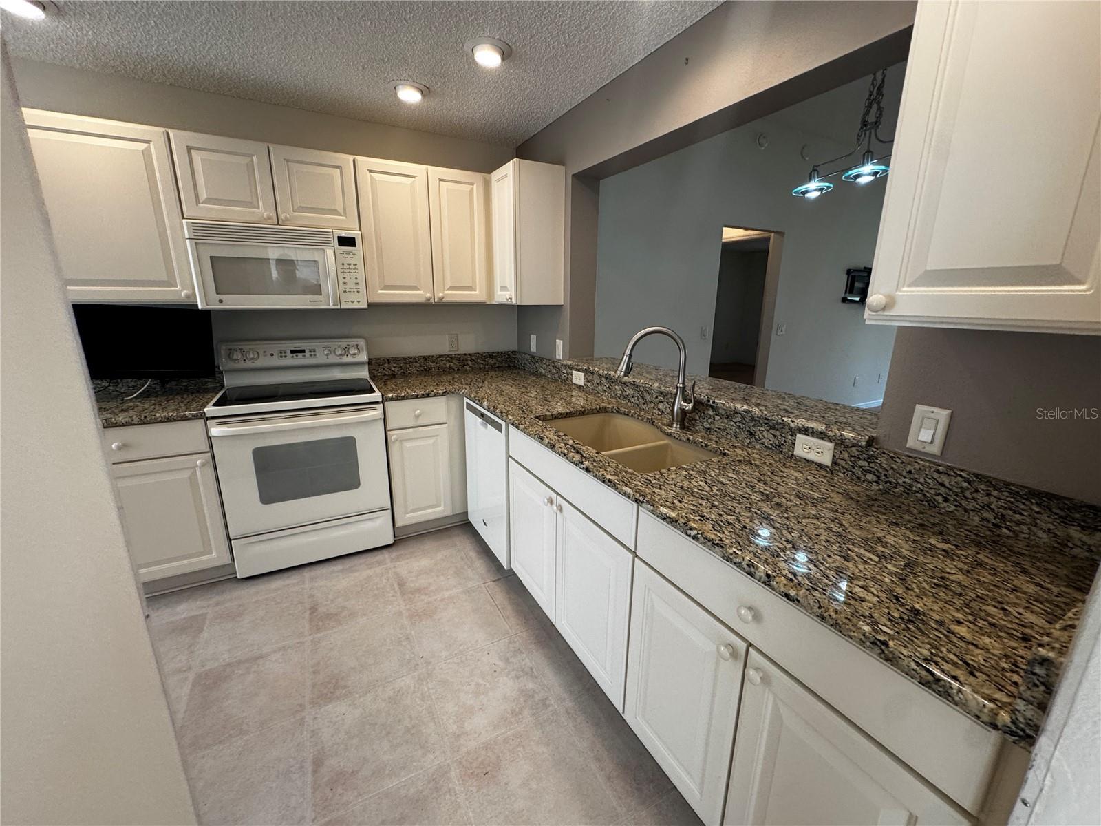 VILLAGE/MARIAN UN 56 - Residential Lease