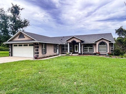 Photo of 11300 Valley View Drive, Howey In The Hills, FL 34737 (MLS # G5116084)