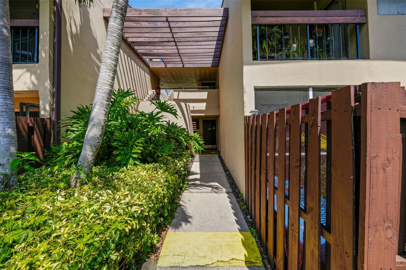 710 N VILLAGE DRIVE N 102