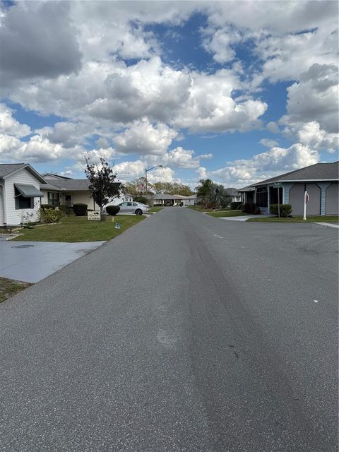A home in LAKELAND