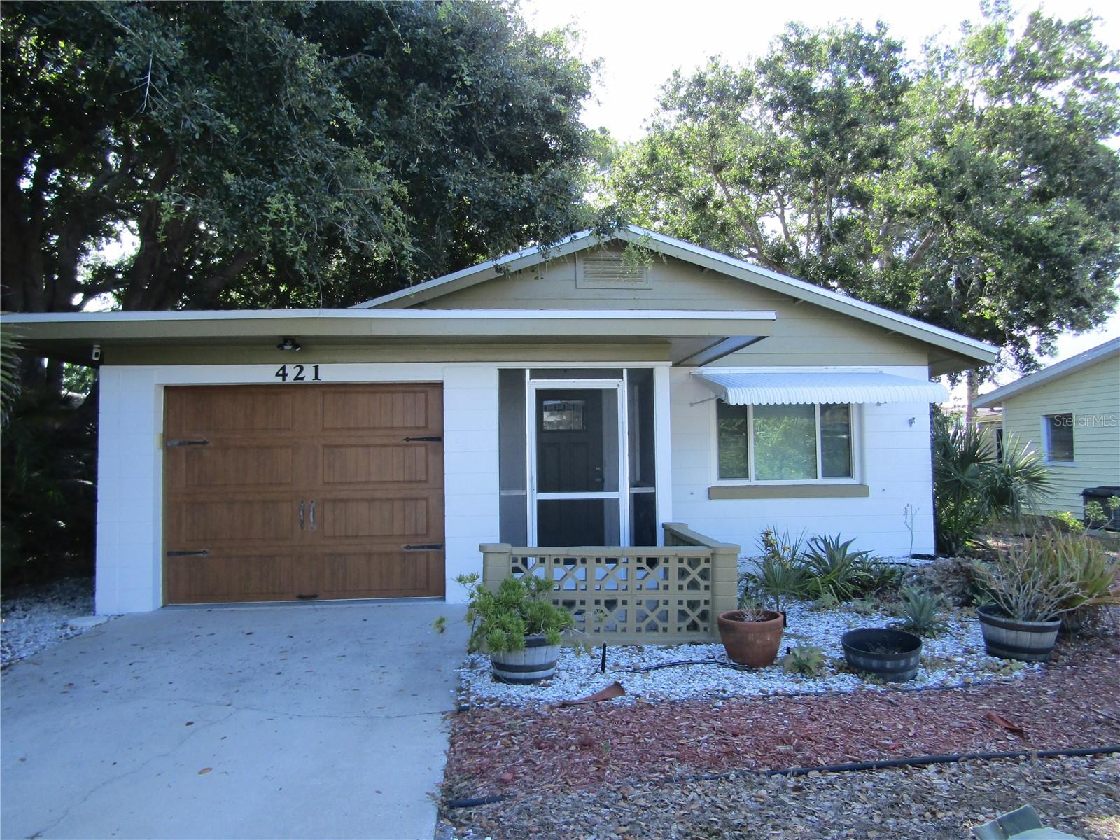 This charming 1950's home is your escape to Paradise. Enjoy the architectural delights of the wooden ceiling and tile. There are antique pieces of furniture throughout for a great eclectic feel of old and new . This 2 bedroom ,1 1/2 bath home has a 1 car garage and a washer and dryer. There is a great lanai with views of the backyard which is your tropical paradise ,adorned with Tropical Trees and Flowers. The yard is fenced for your fur babies. Owners are dog lovers and will accept up to 2 well behaved dogs with a pet fee. Located on Venice Island you are close to everything; Beaches, Boating, Golf, Tennis, Parks, Dog Park, Shopping and Great Restaurants. Booking for the 2026 Season.
Also available off season May thru November at $3000 mo.