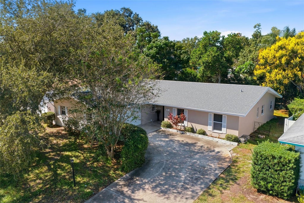 Photo of 998 Dumont Drive, Dunedin, FL 34698 (MLS # TB8557666)