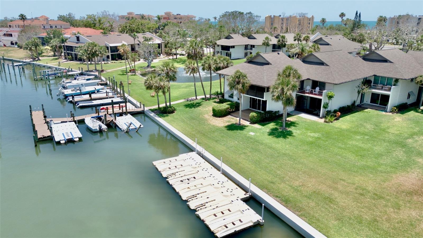 PELICAN HARBOUR & BEACH CLUB - Residential