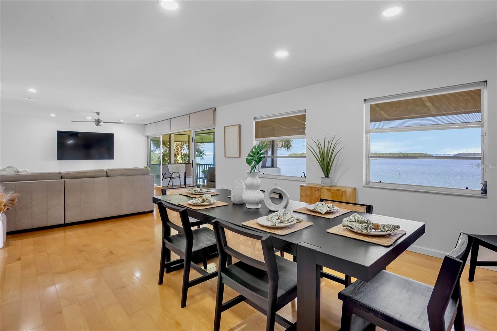 PELICAN HARBOUR & BEACH CLUB - Residential