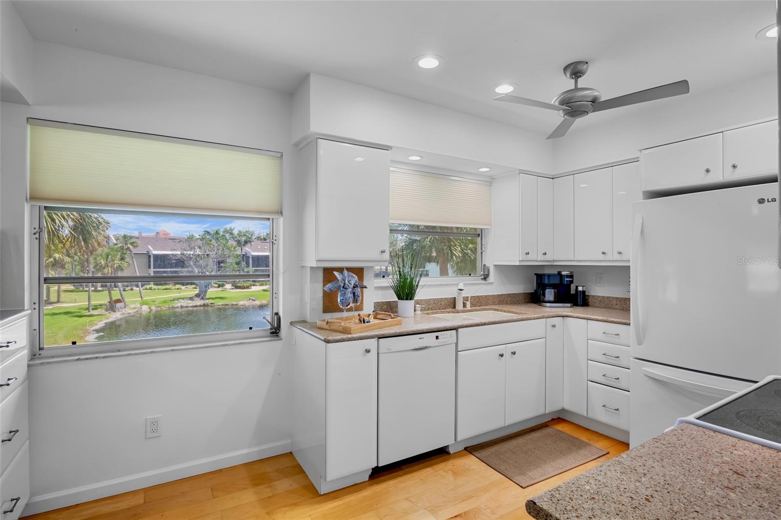 PELICAN HARBOUR & BEACH CLUB - Residential