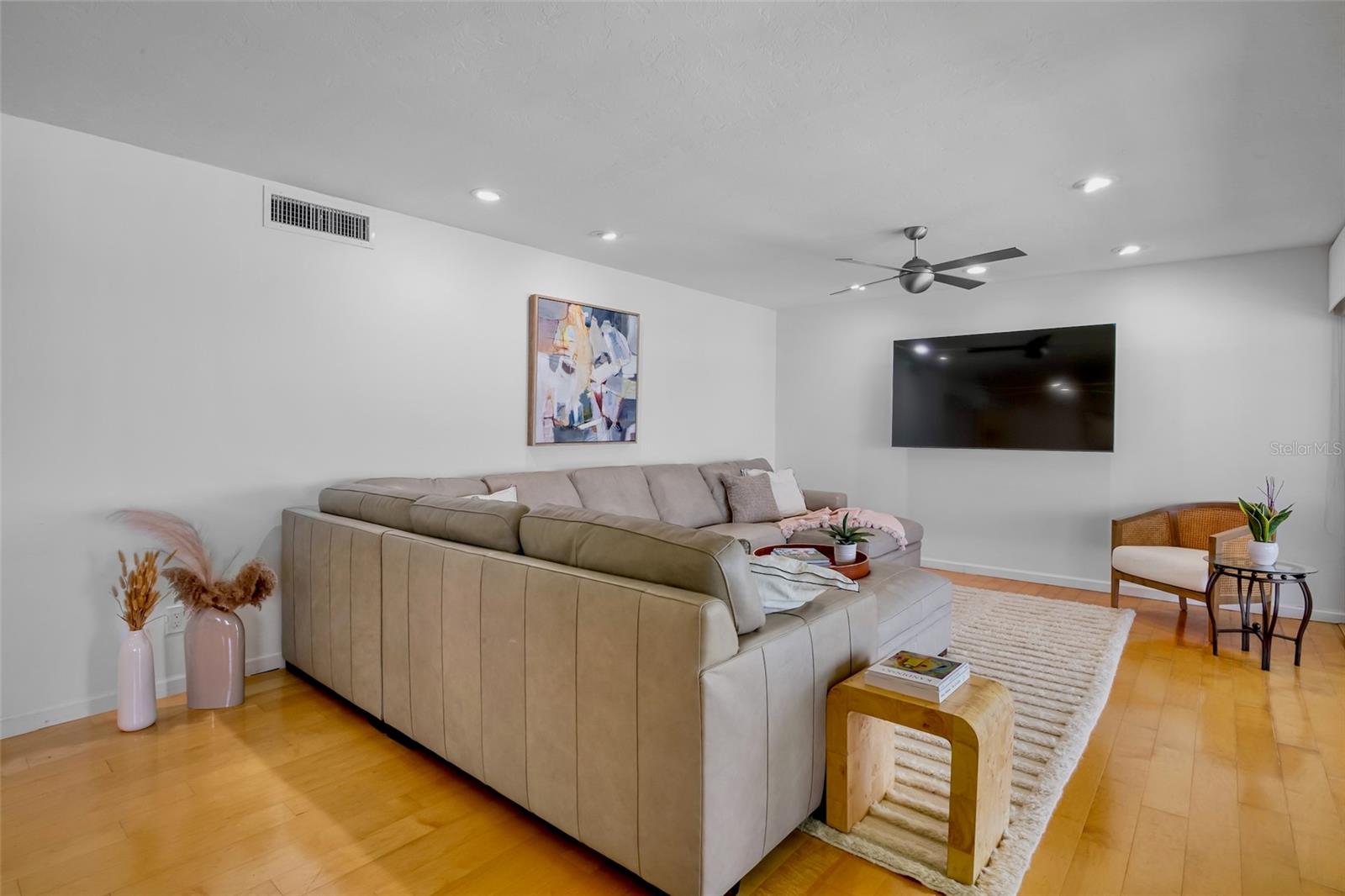 PELICAN HARBOUR & BEACH CLUB - Residential