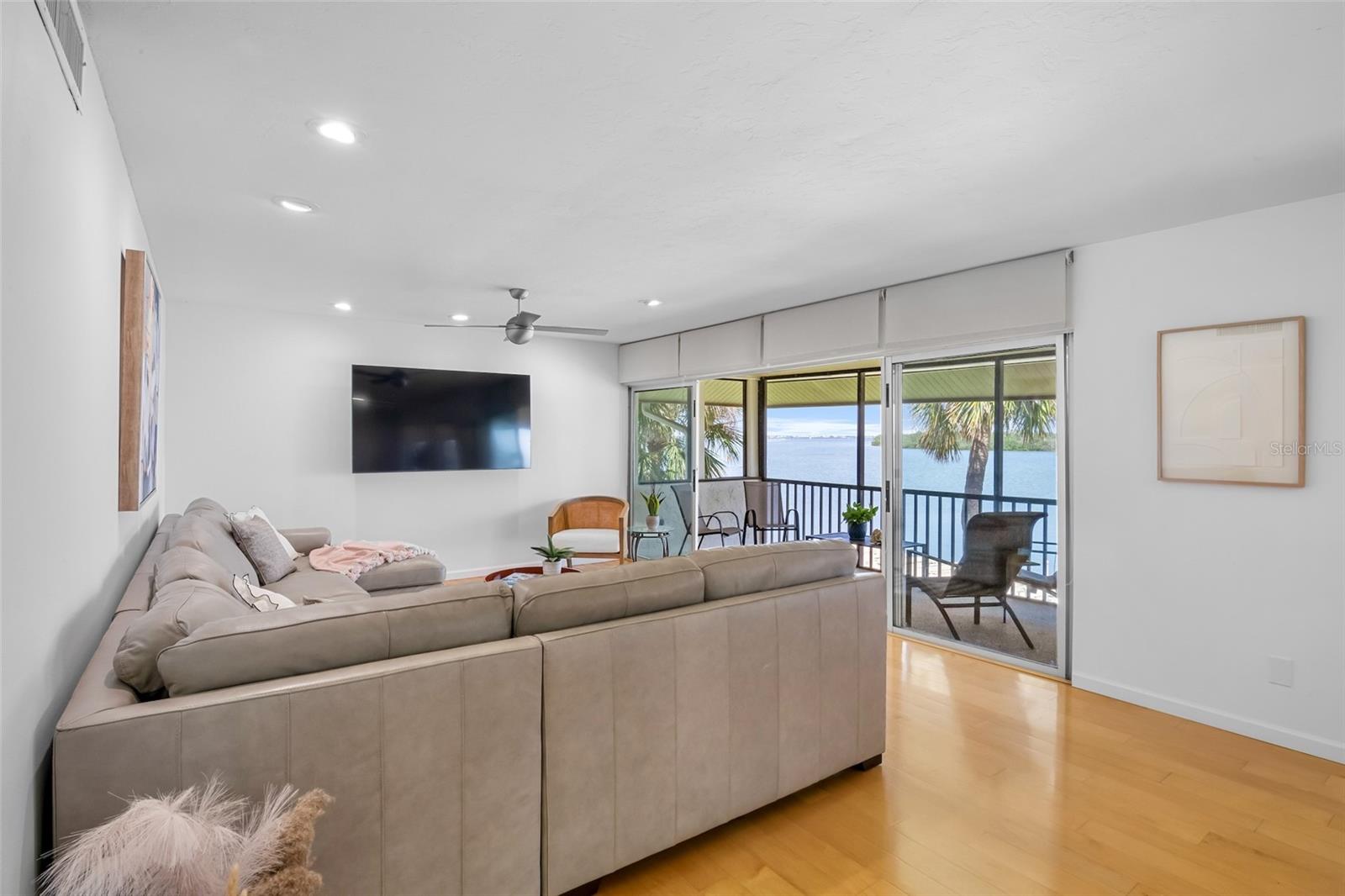 PELICAN HARBOUR & BEACH CLUB - Residential