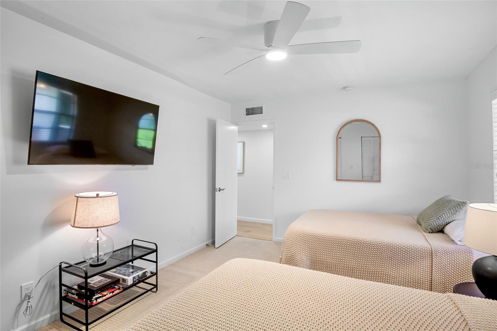 PELICAN HARBOUR & BEACH CLUB - Residential