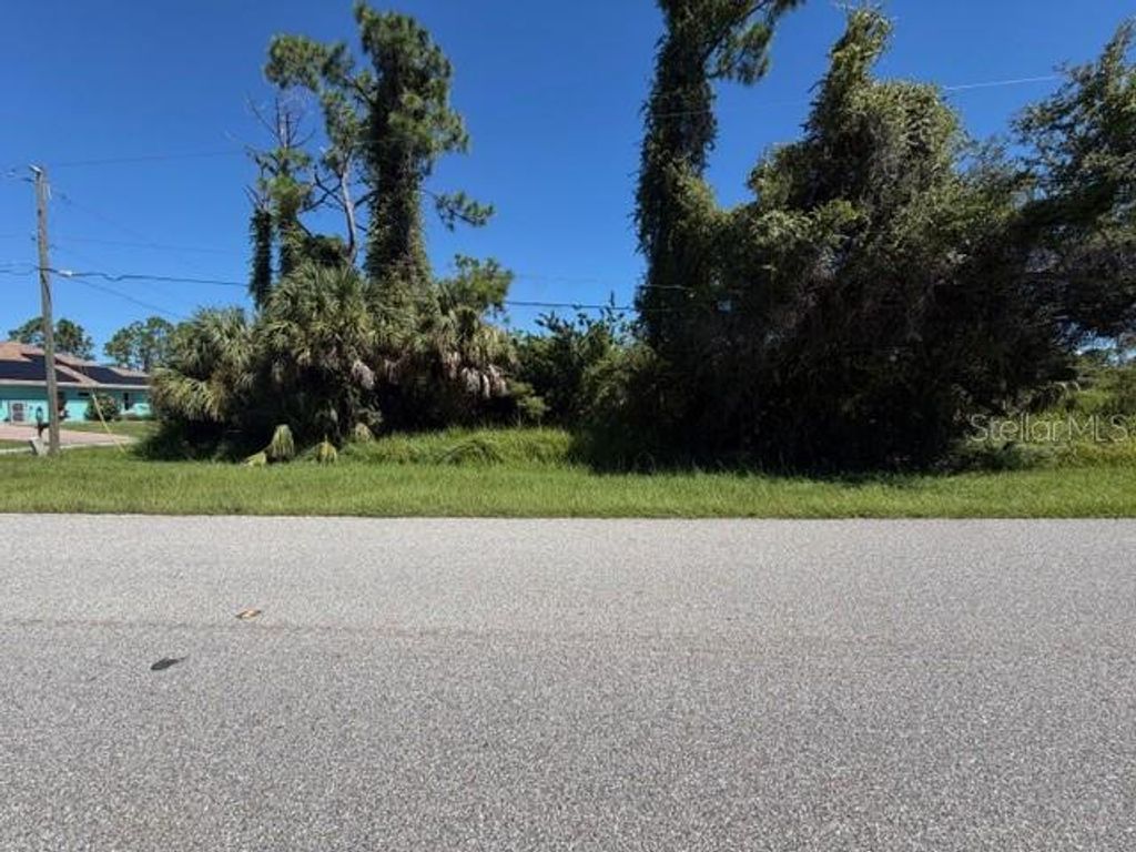 Photo of 1 Nordendale Boulevard, North Port, FL 34288 (MLS # A4666250)