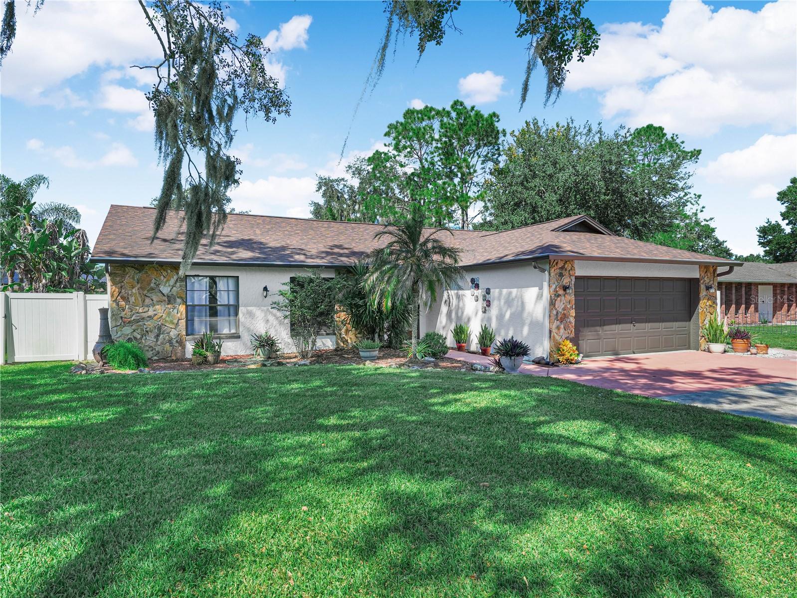 812 SANDALWOOD DRIVE