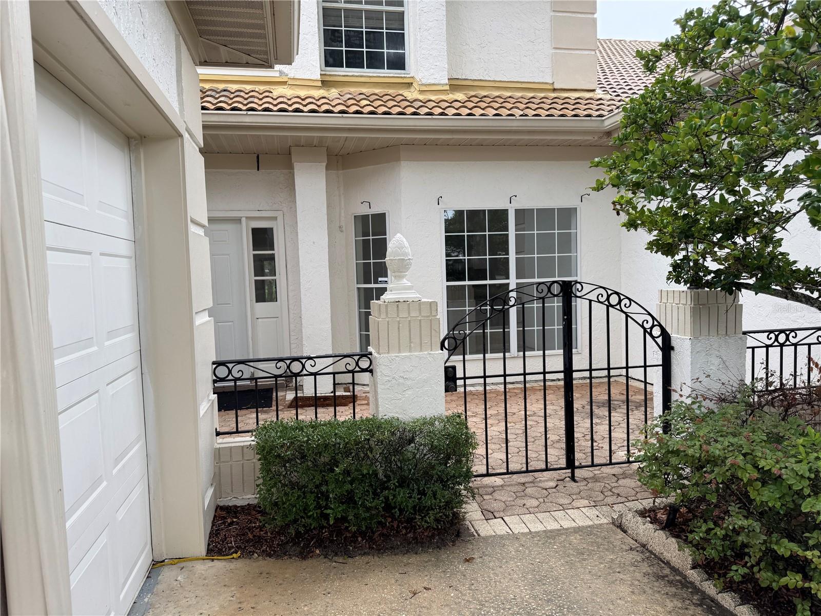 2450 SWEETWATER COUNTRY CLUB DR