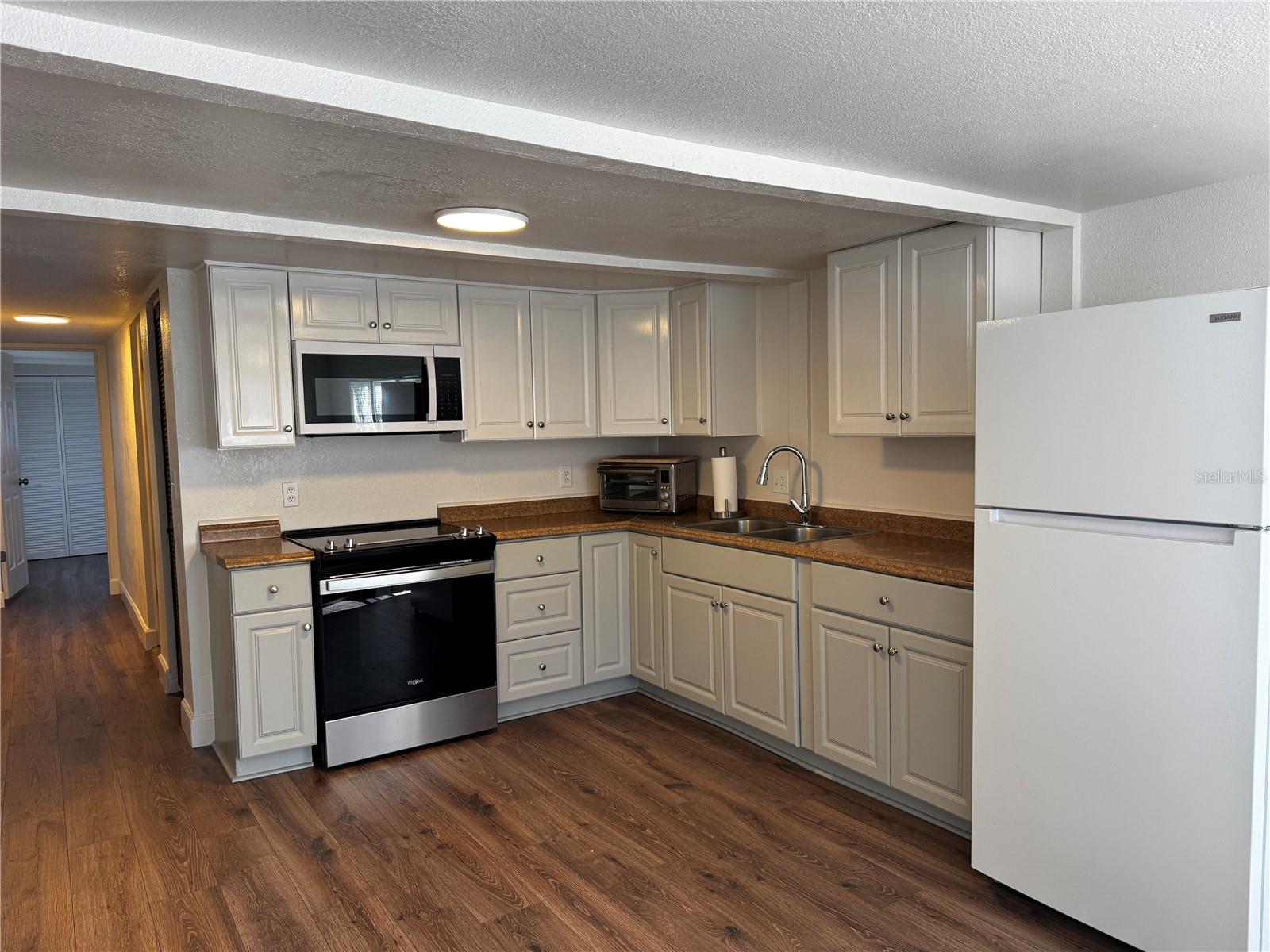 HIDDEN LAKE RESORT - Residential Lease