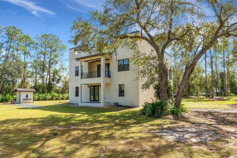 A home in LAKELAND