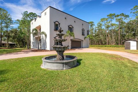 A home in LAKELAND