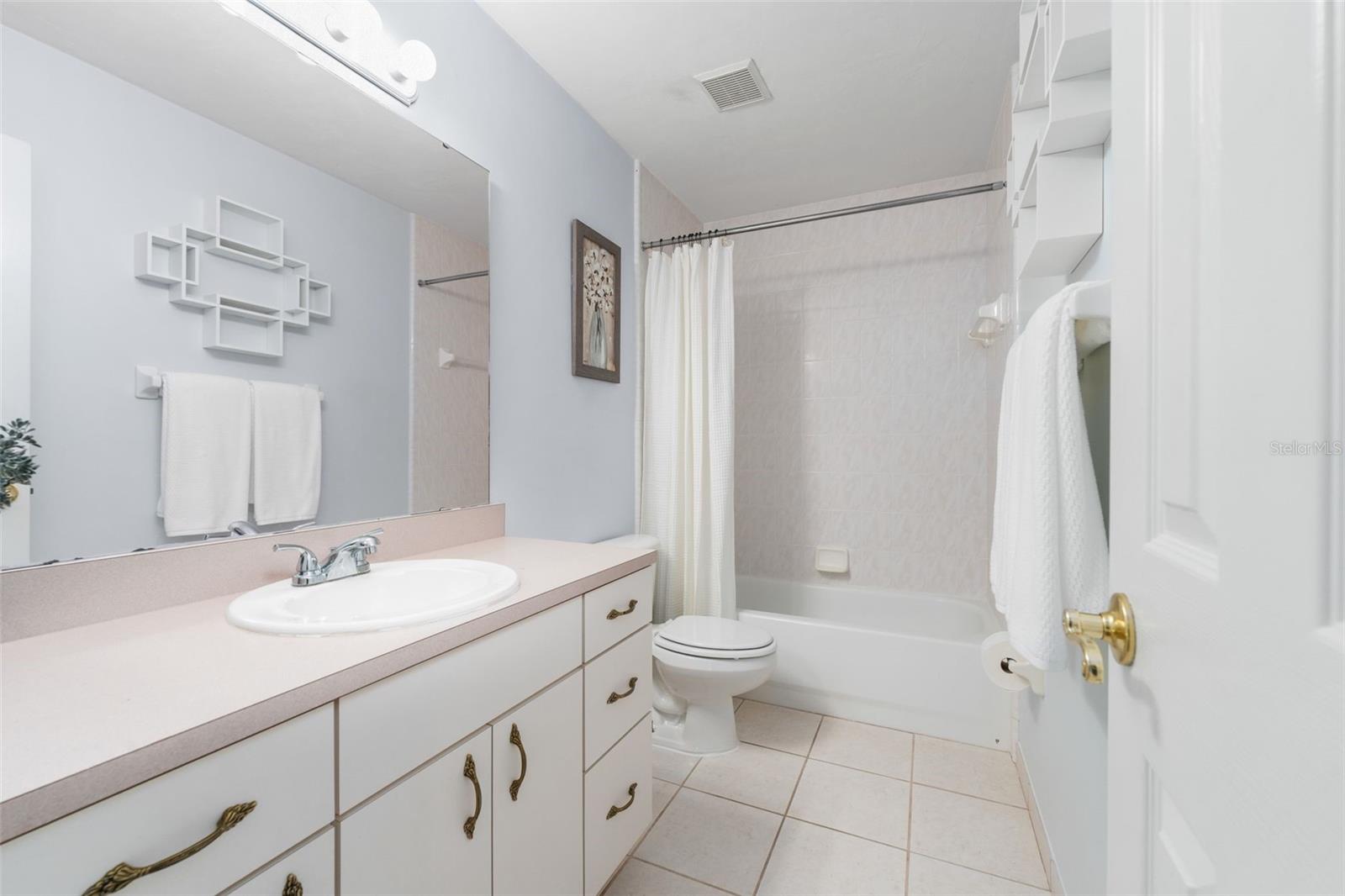 HAMILTON POND - Residential