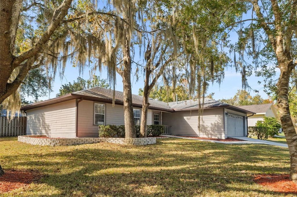 Photo of 420 NW 94th Way, Gainesville, FL 32607 (MLS # GC535579)