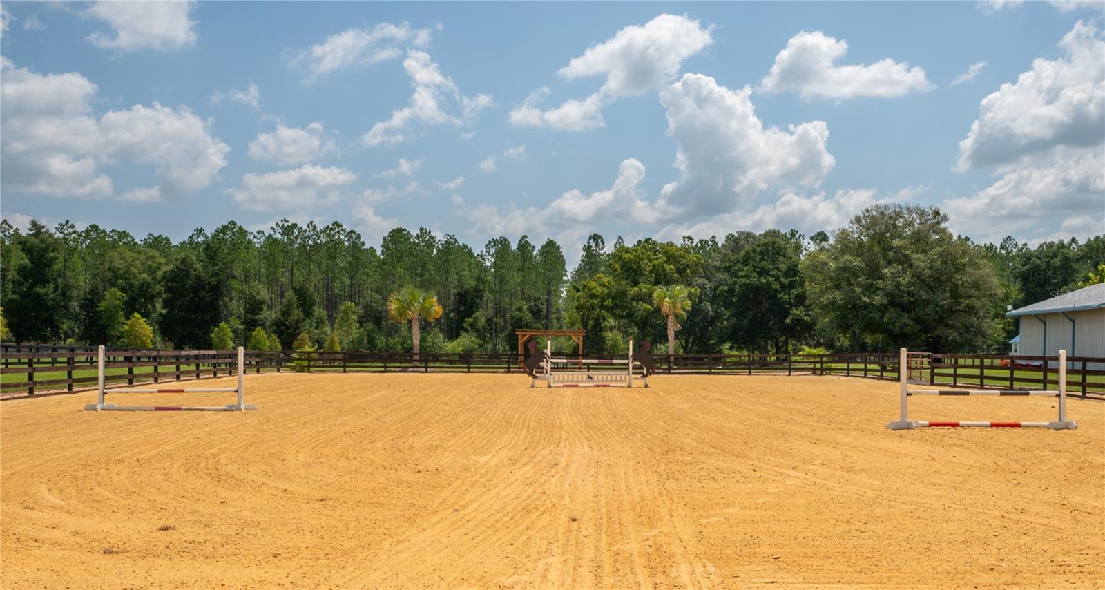 RED TAIL AIRSTRIP - Residential